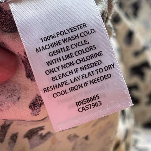 Halogen white black pink abstract floral boxy flowy blouse - Picture 4 of 7